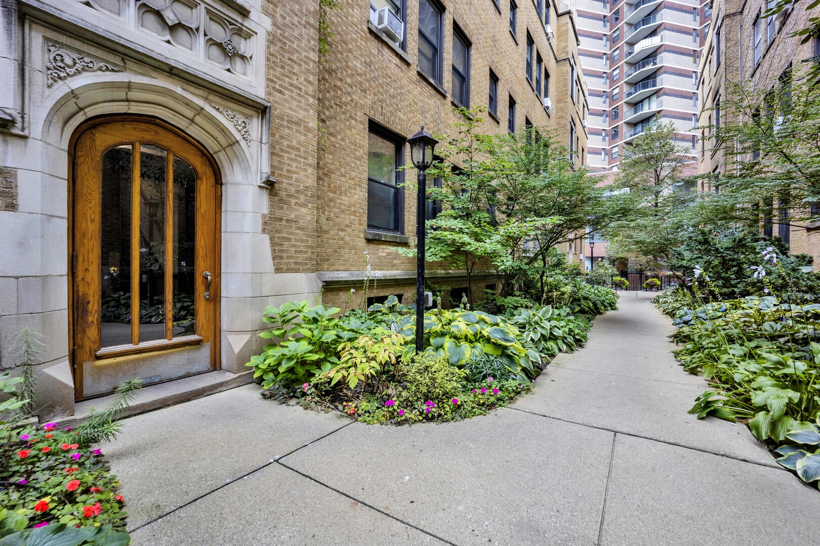 636 W Waveland Avenue 4D — photo