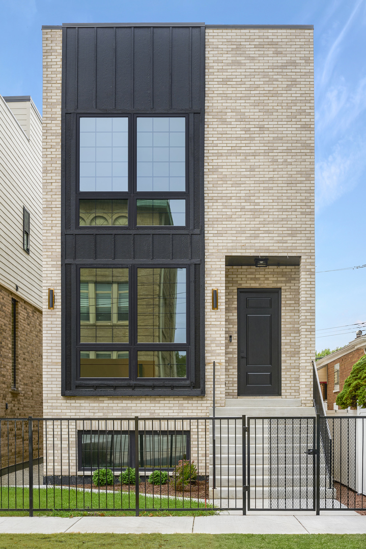 513 W 28th Place — photo
