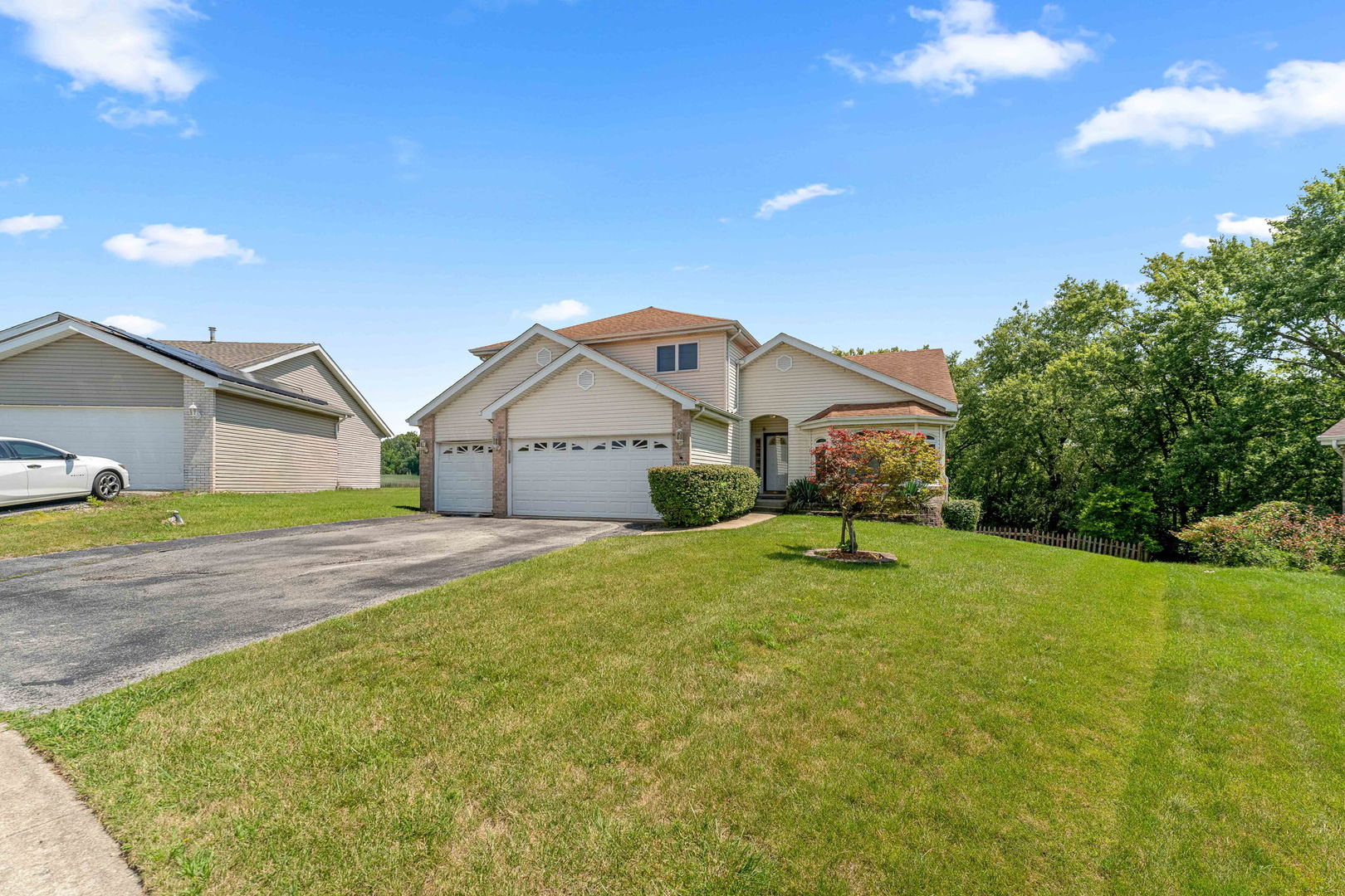 230 Lakeview Court — photo
