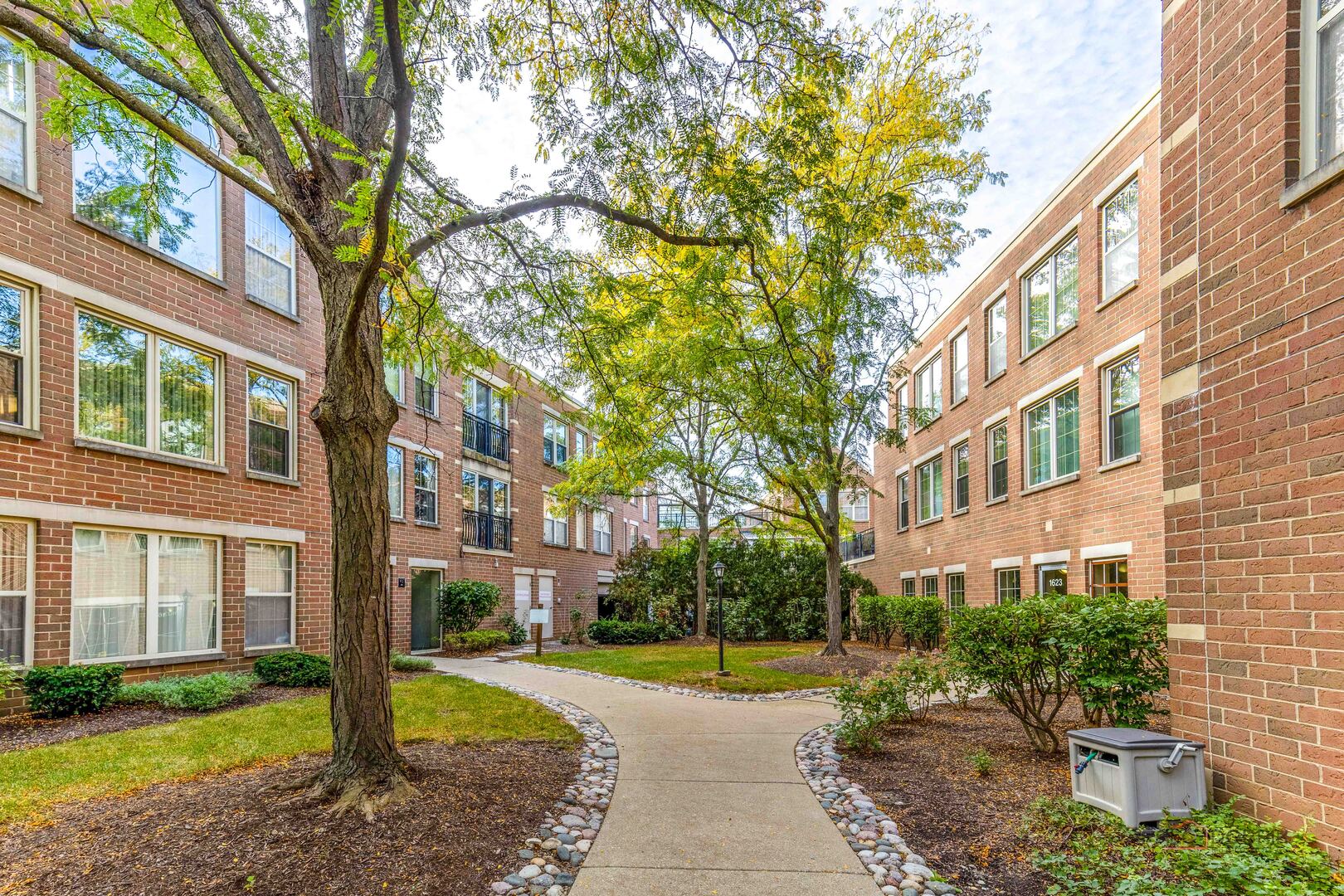 1625 Glenview Road 306 — photo