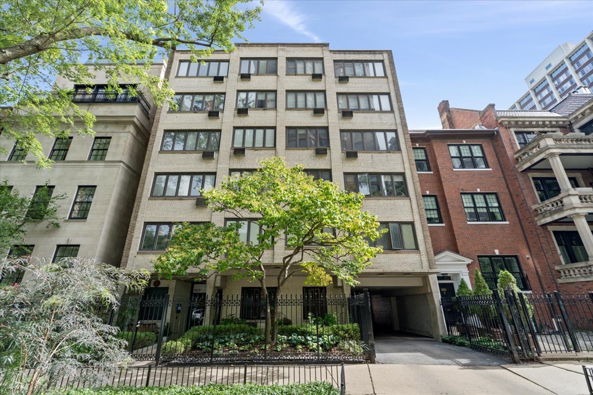 1419 N State Parkway Unit 603 — photo