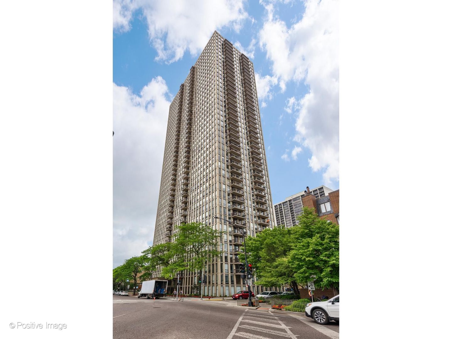 1660 N LaSalle Drive 3403 — photo