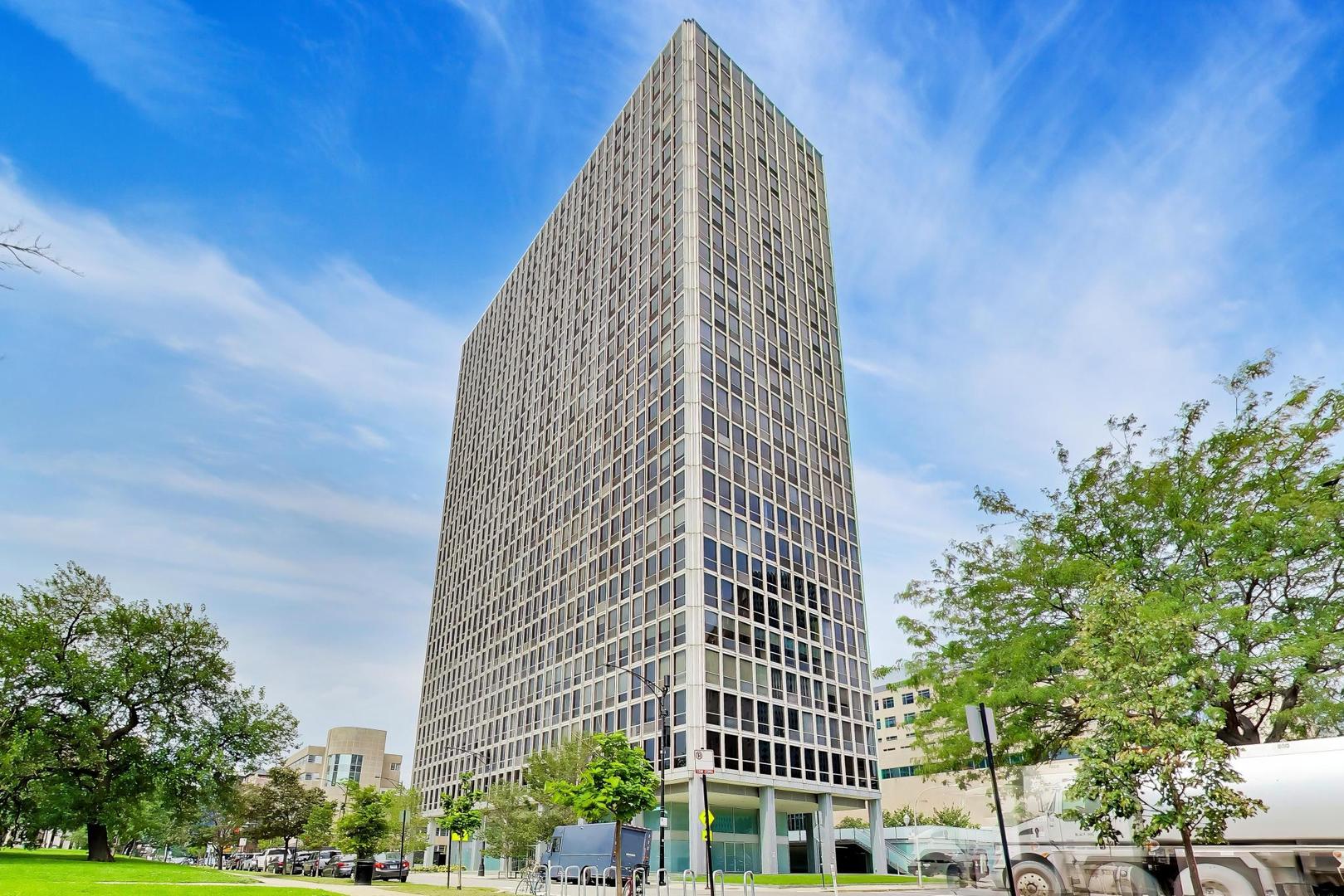 330 W Diversey Parkway 902-04 — photo