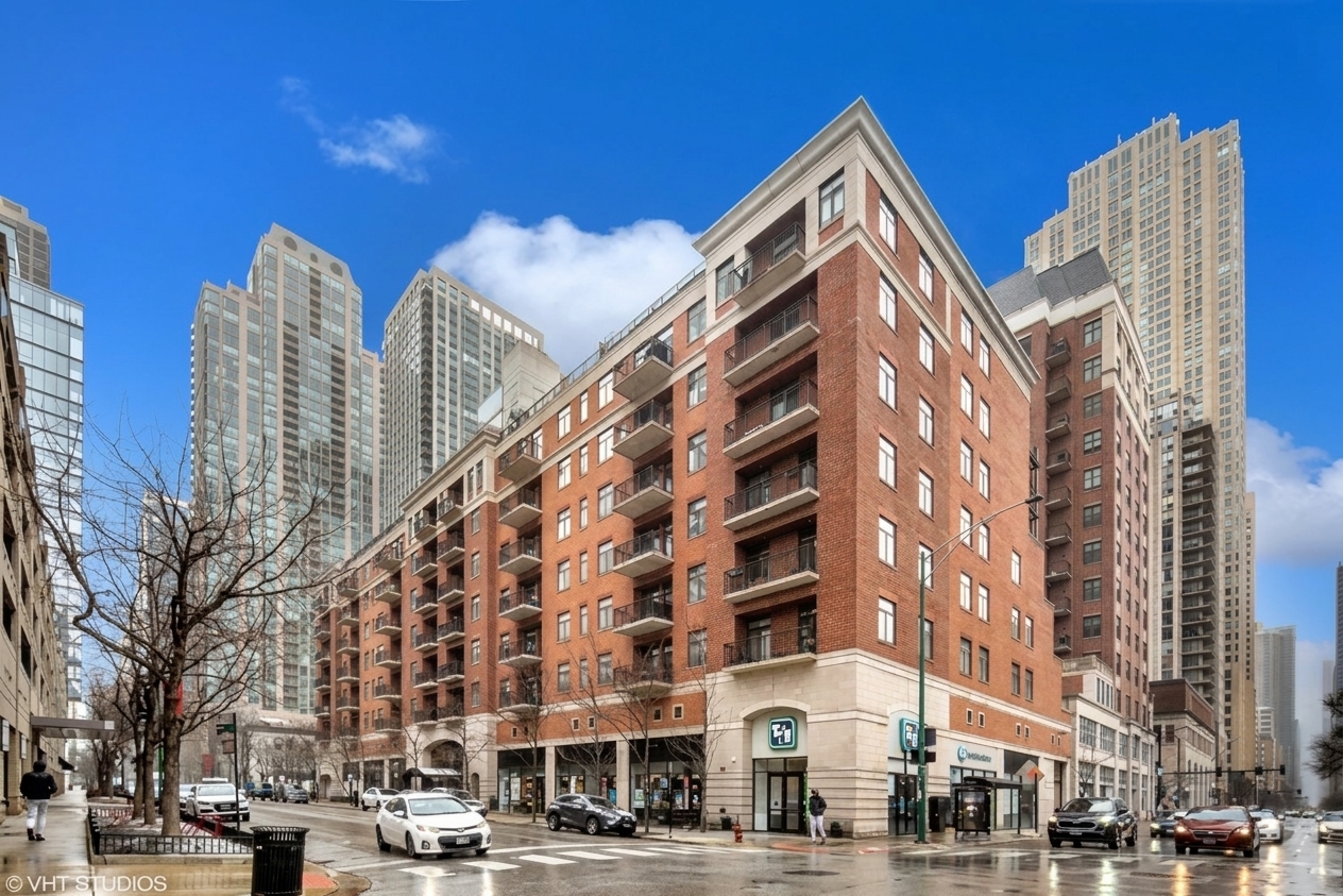 33 W Huron Street Unit 805 — photo