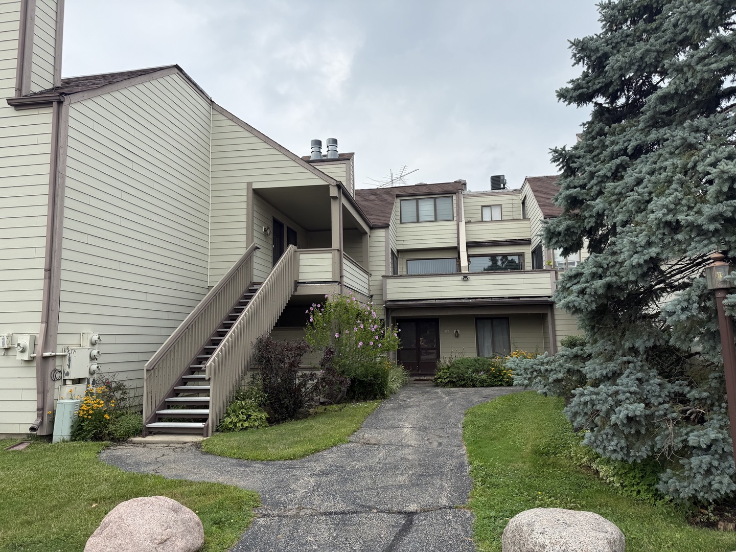 3310 Berwyn Avenue Unit 222 — photo