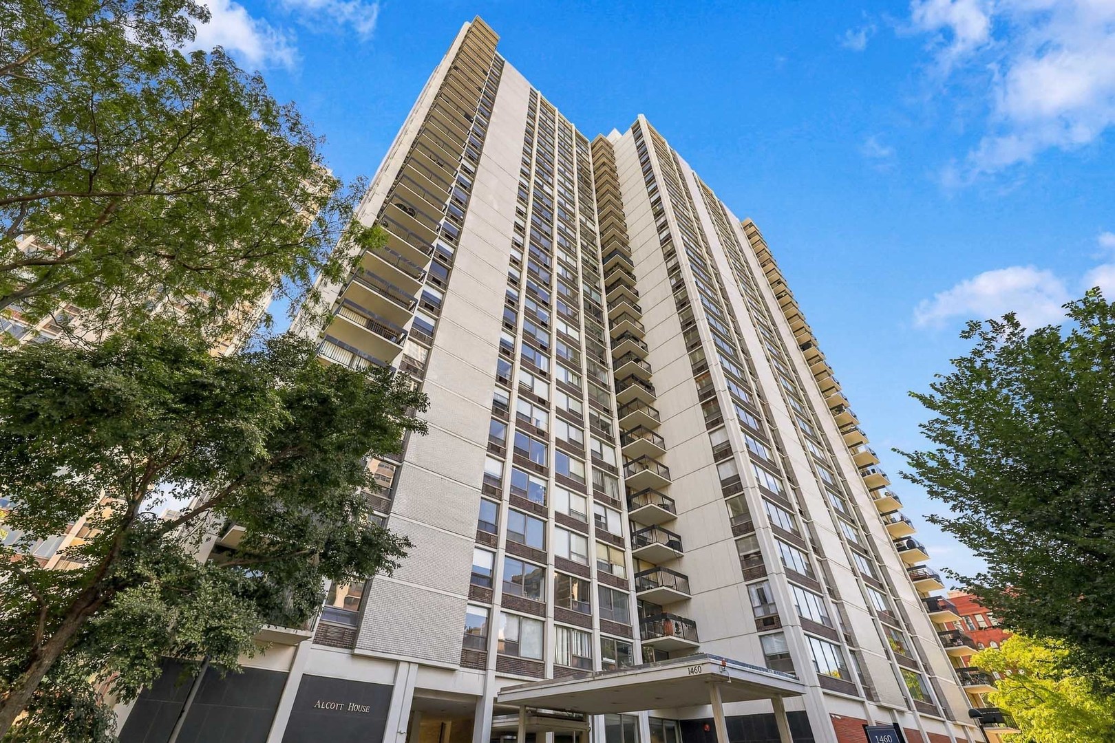 1460 N Sandburg Terrace 1110 — photo
