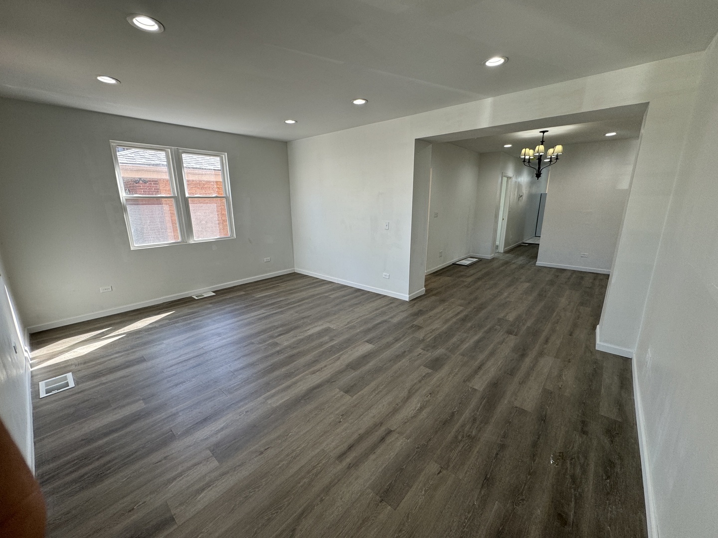 Home in Chicago, IL 60626 — photo 2
