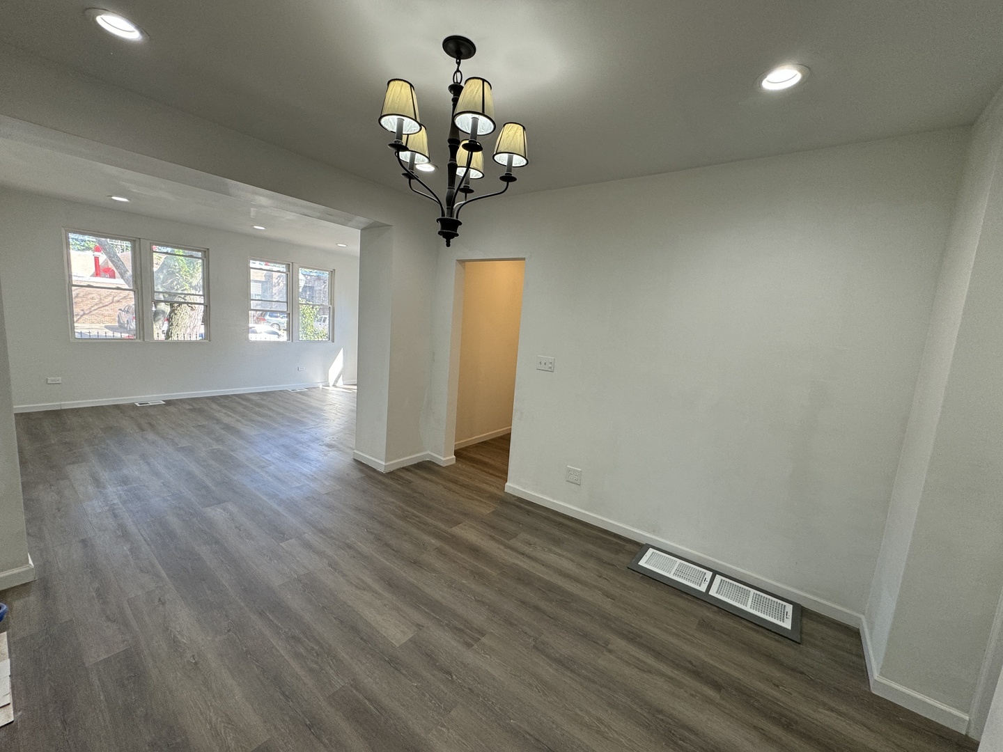 Home in Chicago, IL 60626 — photo 3