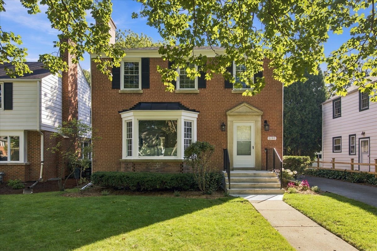 2107 Lincolnwood Drive — photo