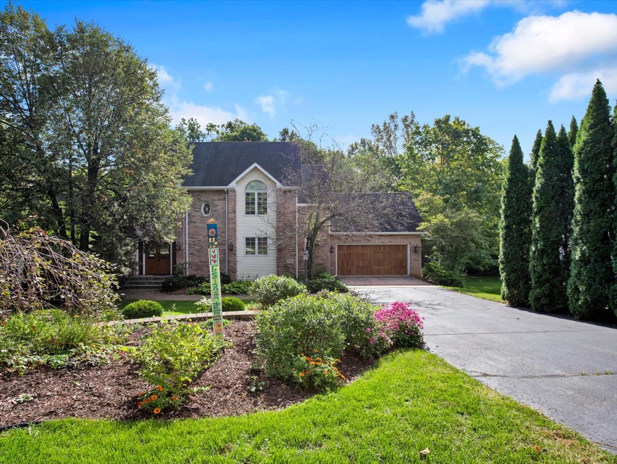5131 Regents Park Road — photo