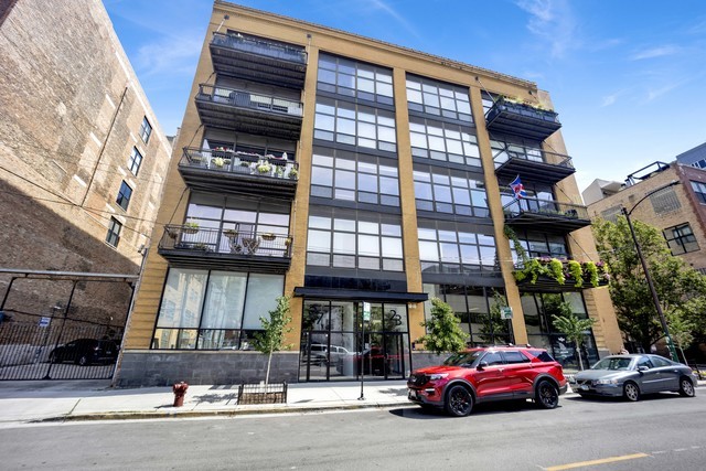 23 N Green Street 303 — photo