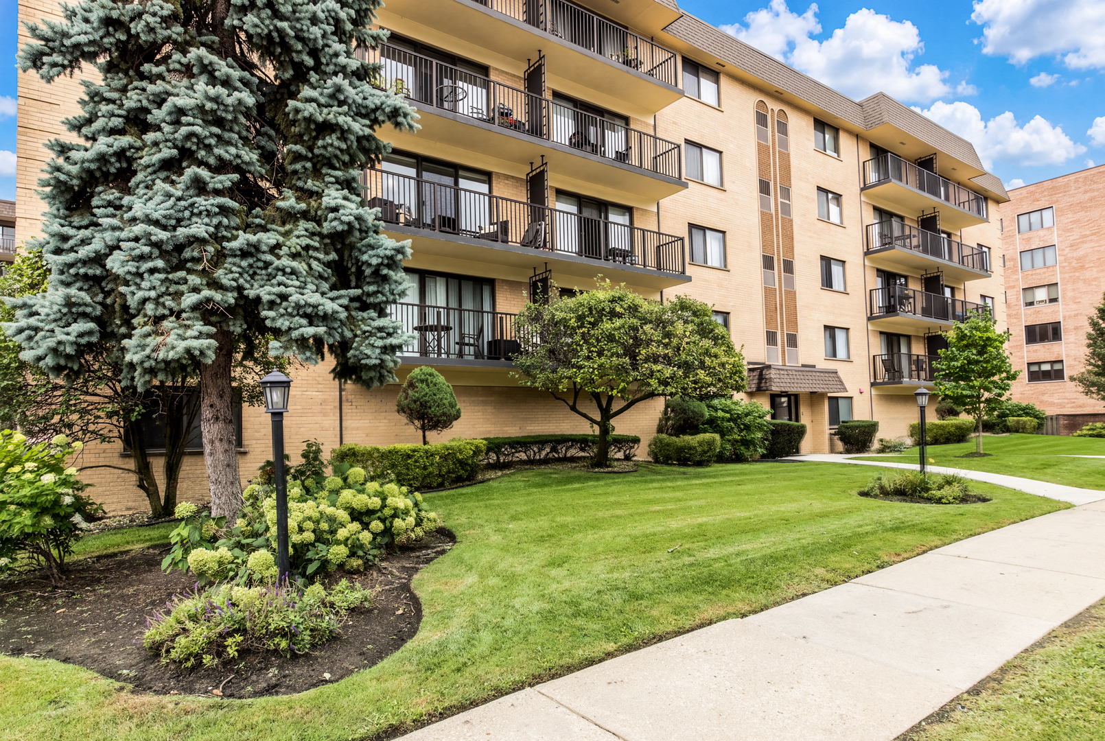 1441 E Thacker Street 304 — photo