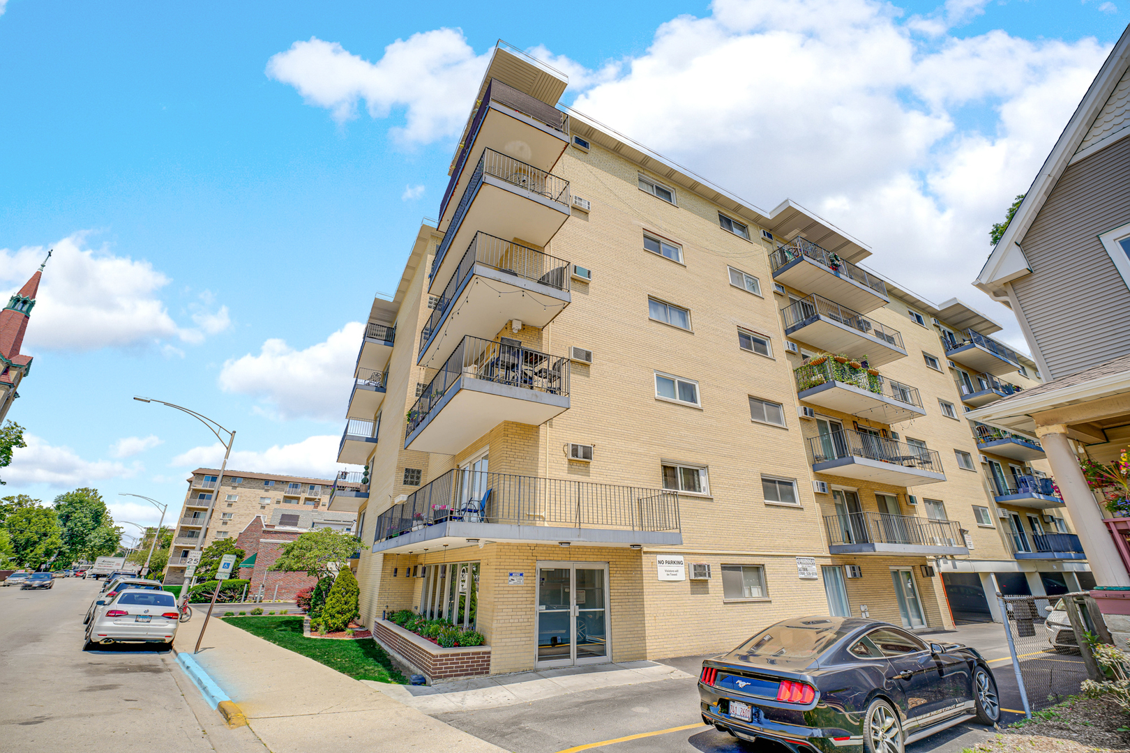 320 Circle Avenue Unit 203 — photo