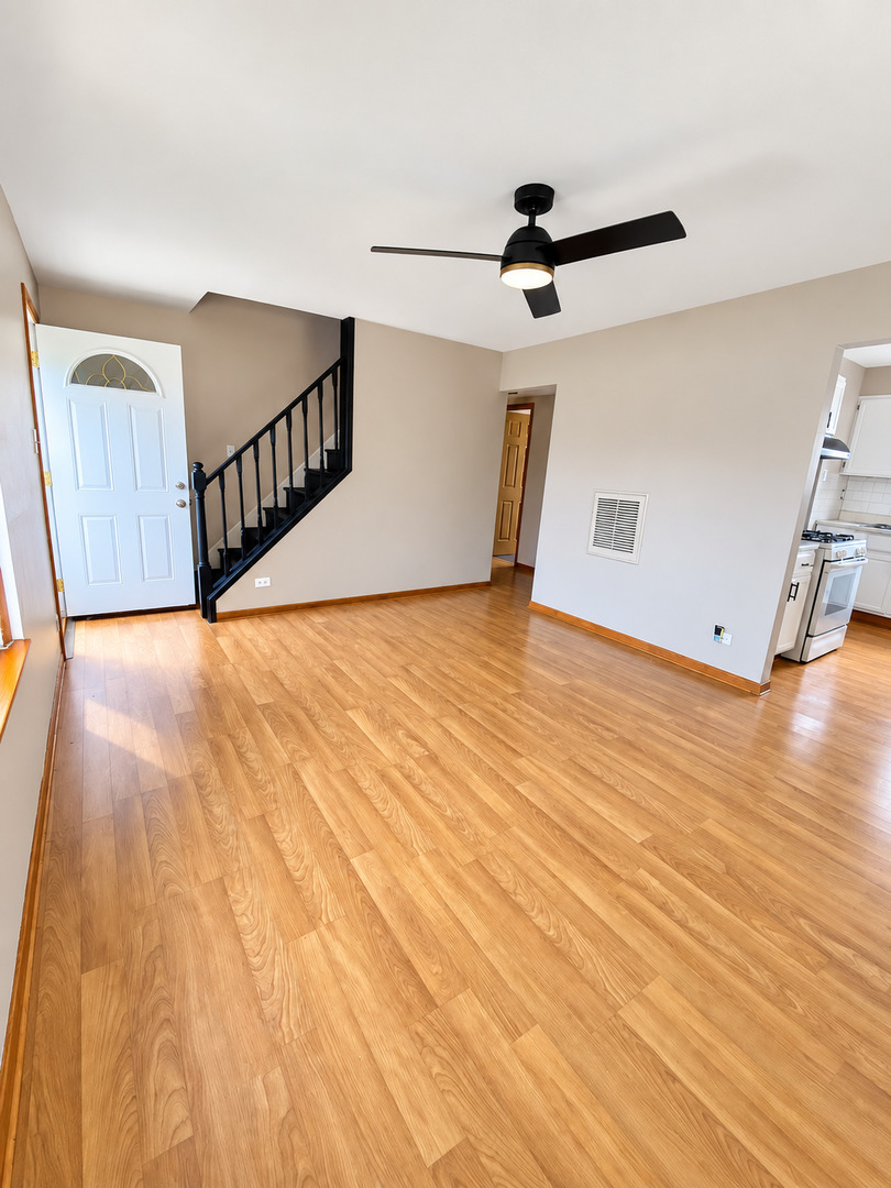 Home in Burbank, IL 60459 — photo 2
