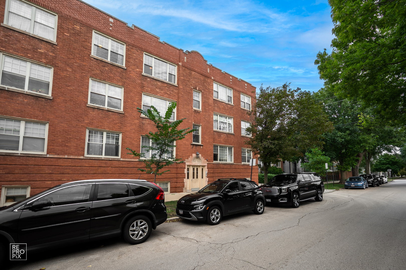 2546 W George Street 3 — photo