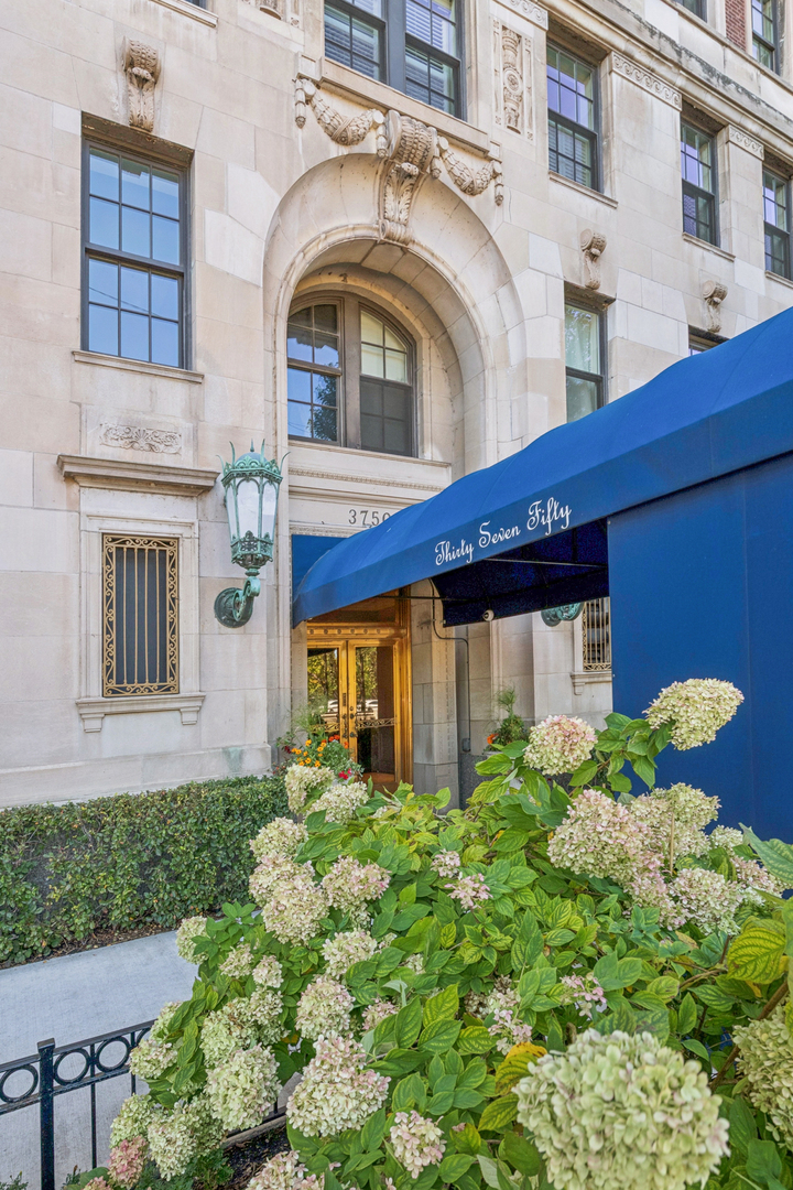 3750 N Lake Shore Drive 6C — photo
