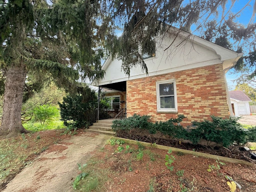 925 Glen Court — photo