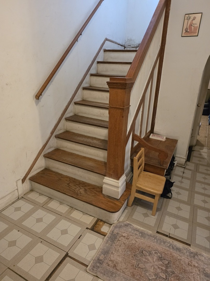 Home in Chicago, IL 60651 — photo 2