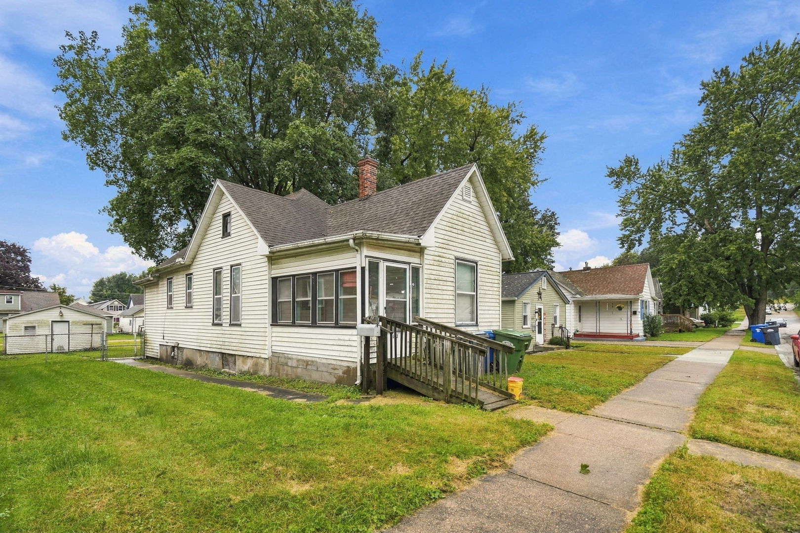 633 Locust Place — photo
