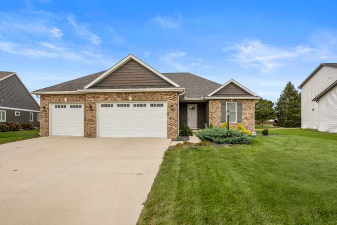 Home in Champaign, IL 61822 — photo 2