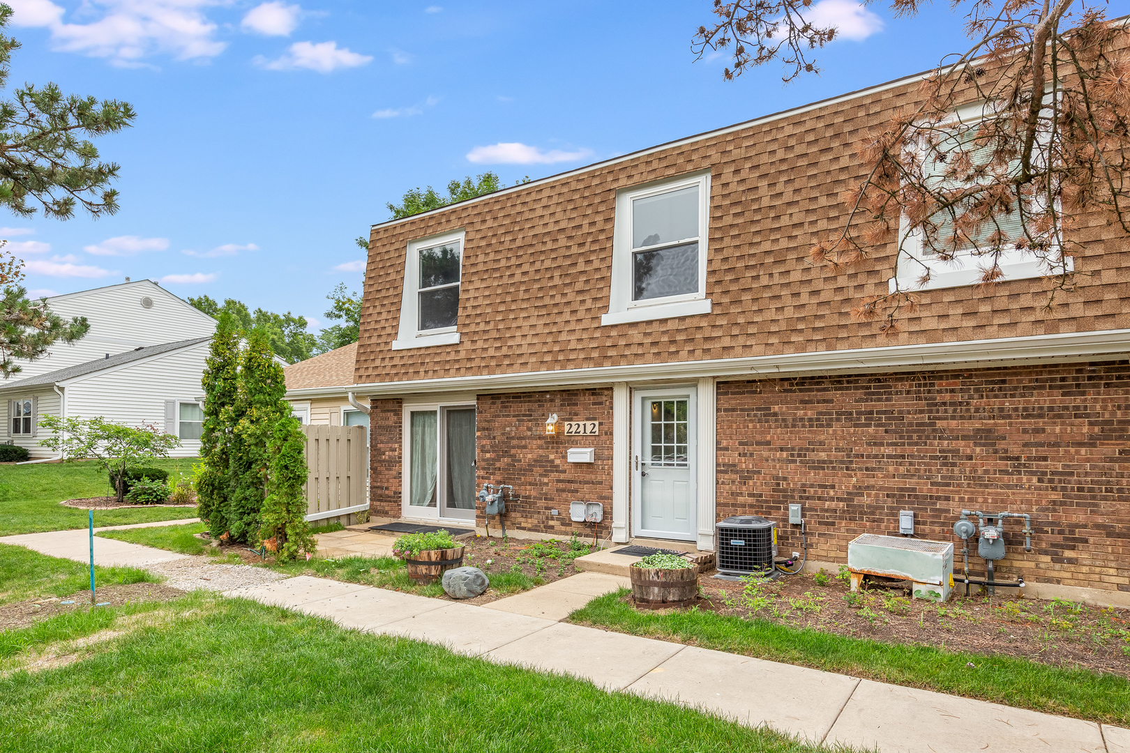 2212 Cardinal Court — photo