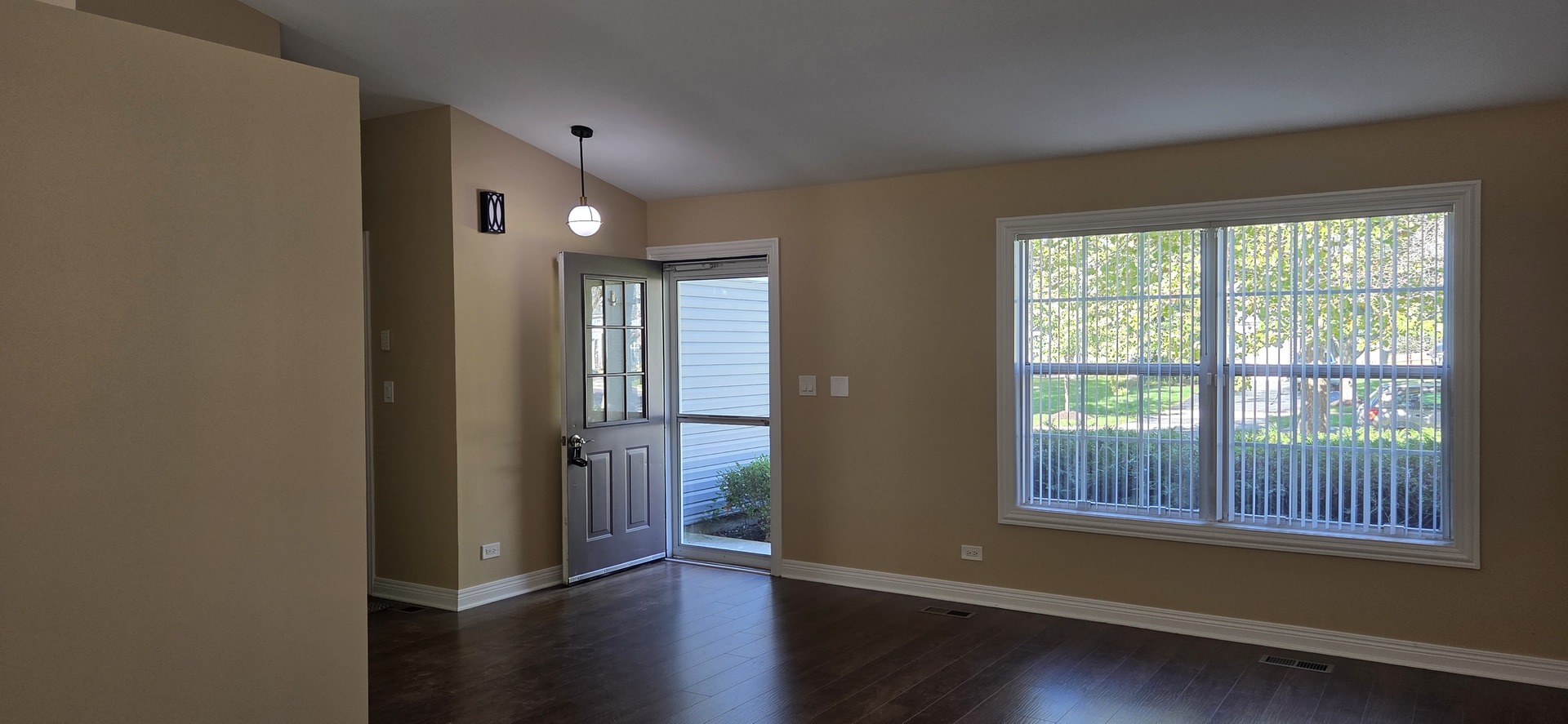 Home in Carol Stream, IL 60188 — photo 3