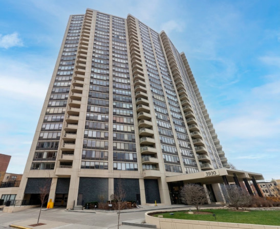 3930 N Pine Grove Avenue 3009 — photo