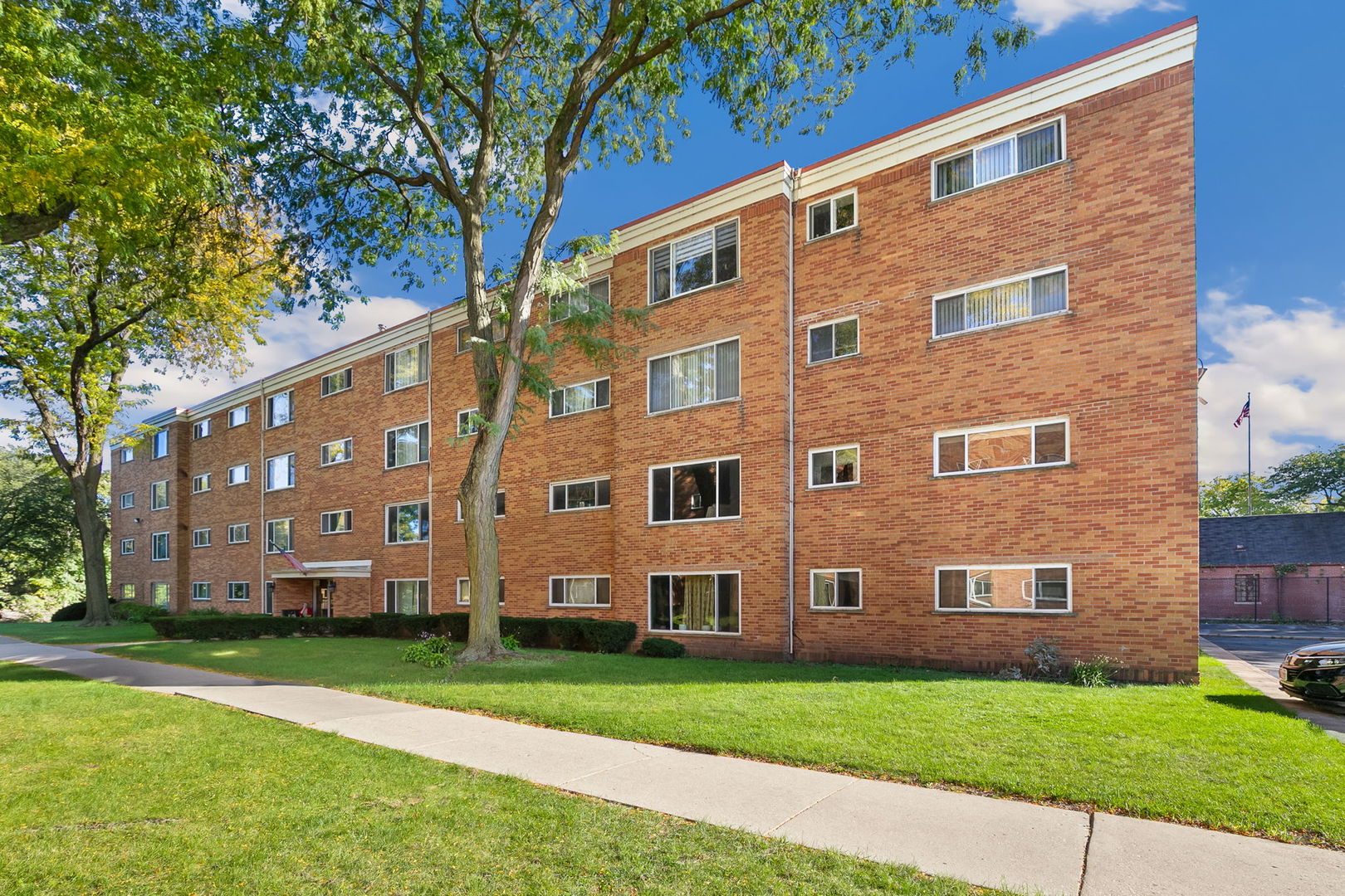 6220 N Ridge Avenue Unit S208 — photo