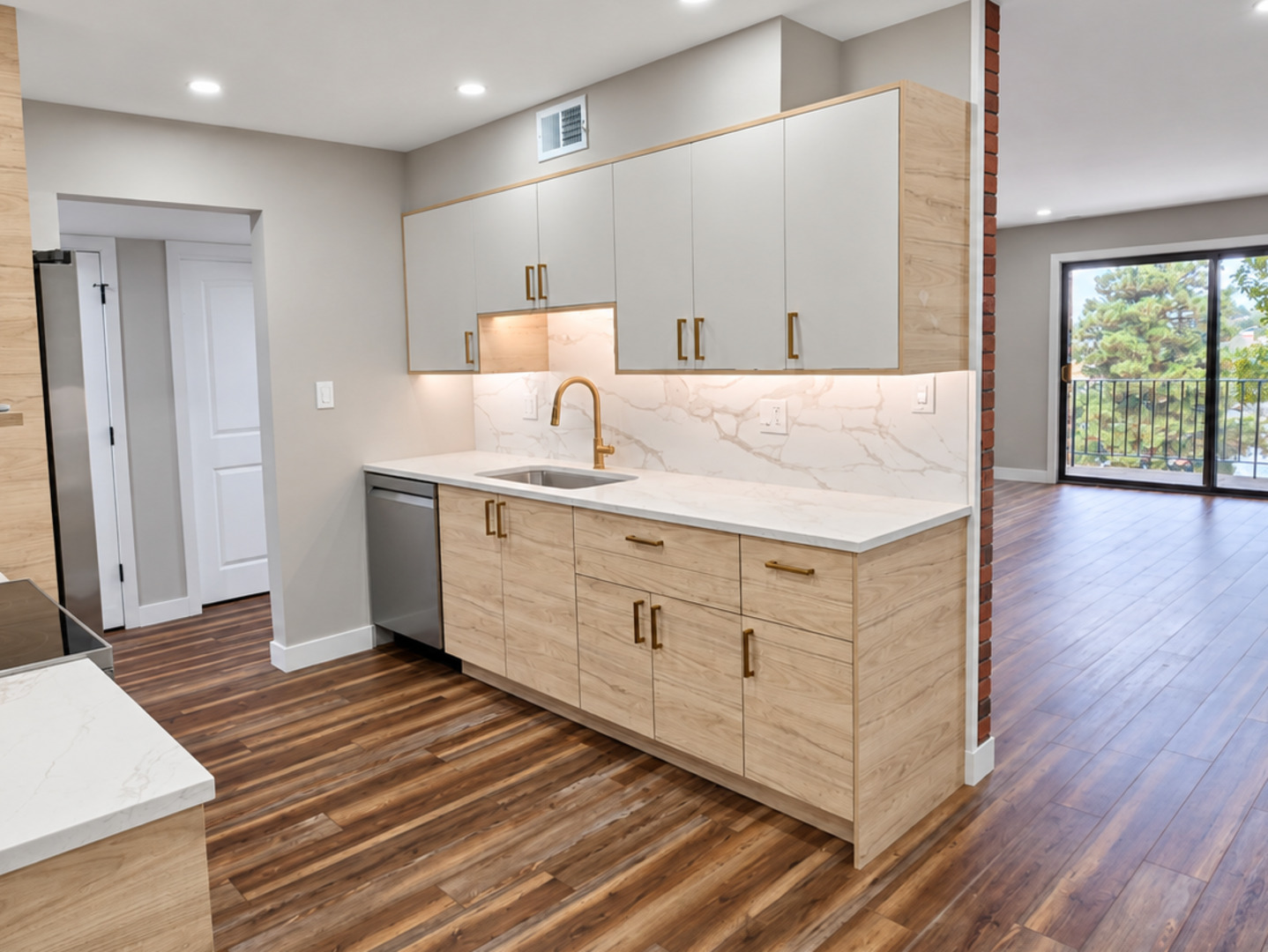 601 W Huntington Commons Road 313 — photo