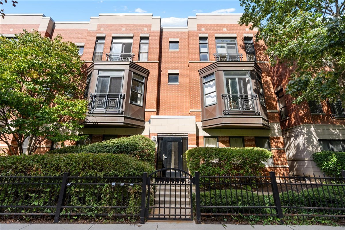 944 W 15th Place 3B — photo