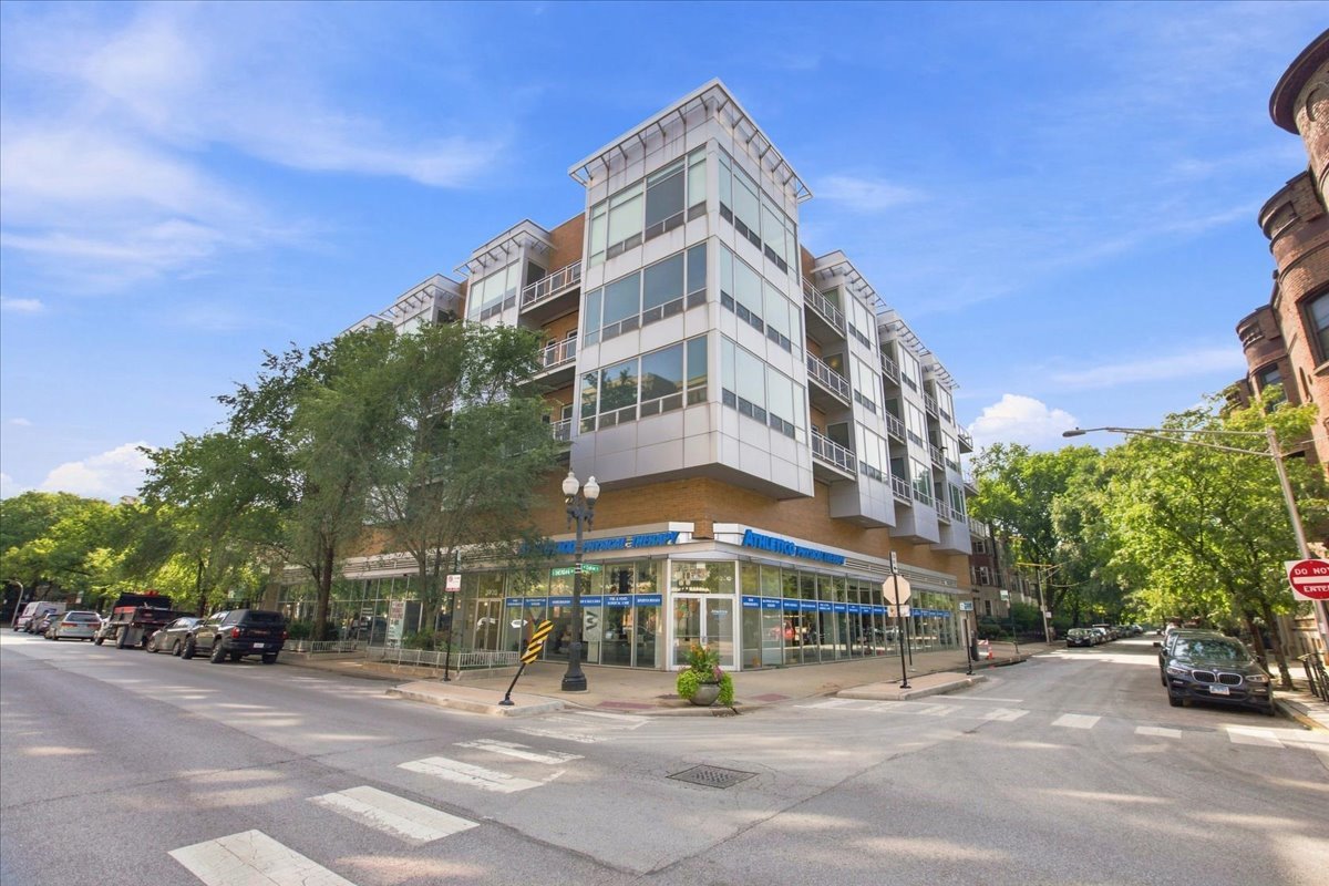 3920 N Sheridan Road 504 — photo