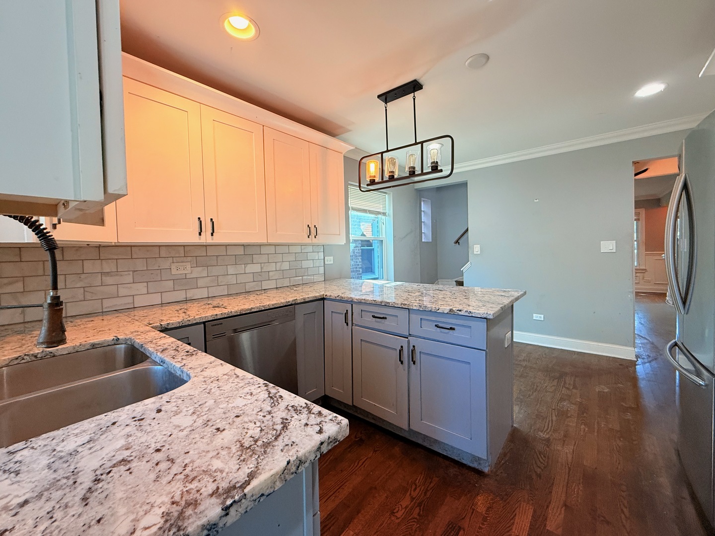 Home in Chicago, IL 60617 — photo 2