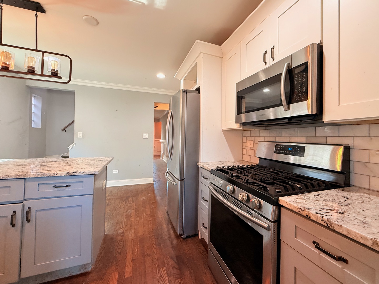 Home in Chicago, IL 60617 — photo 3