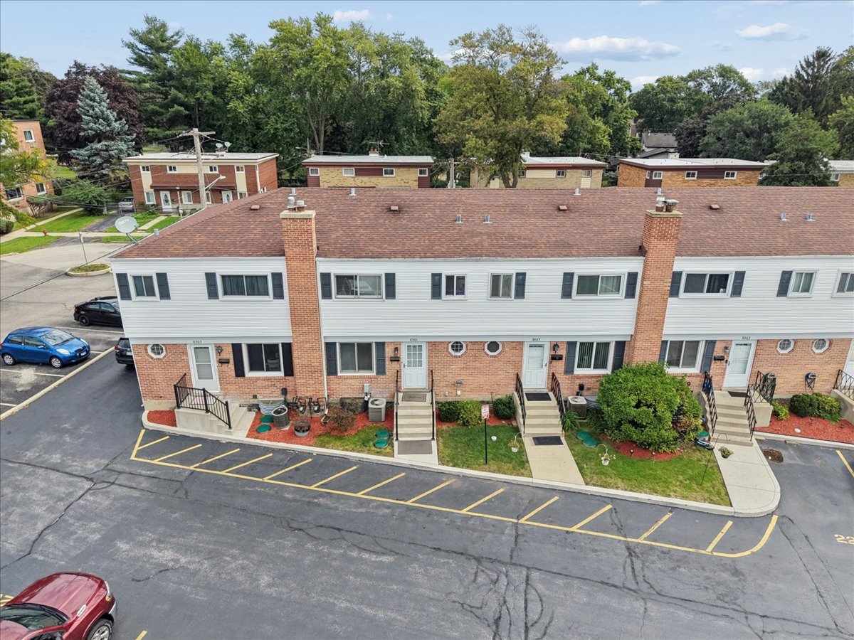 Home in Skokie, IL 60077 — photo 2