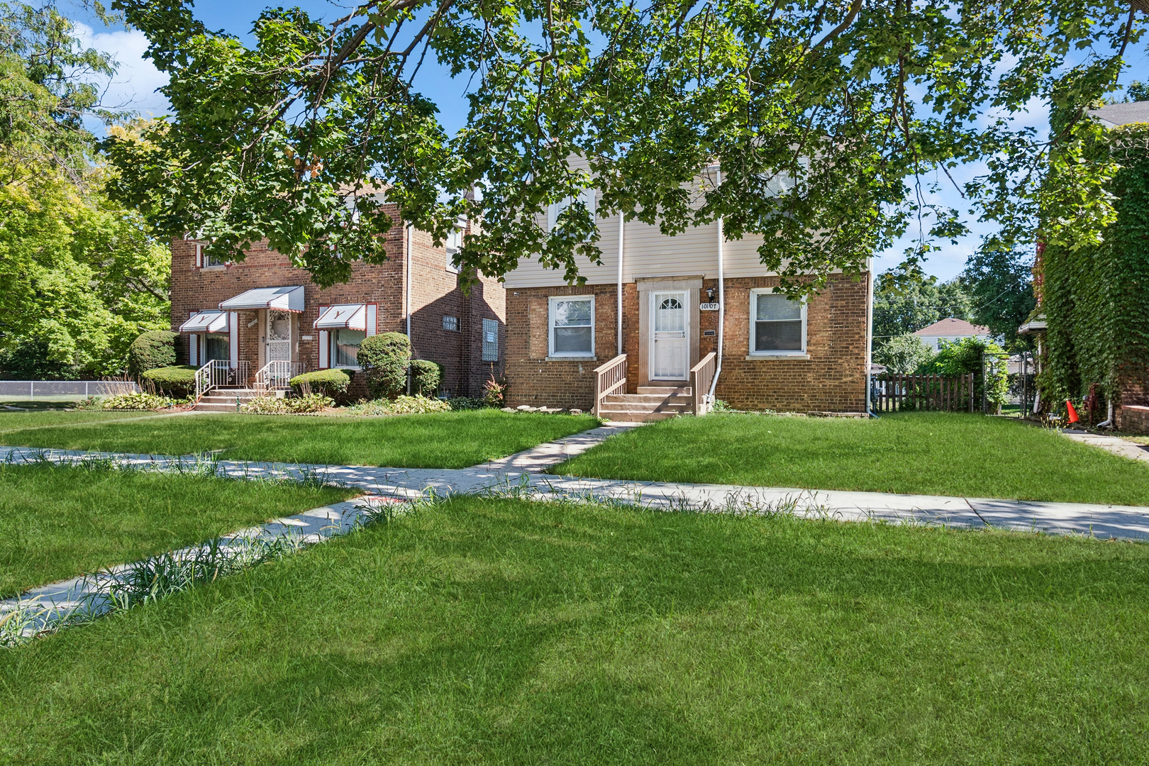10107 S Paxton Avenue — photo