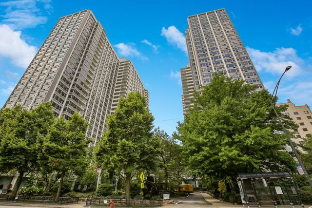 4250 N Marine Drive 2731 — photo