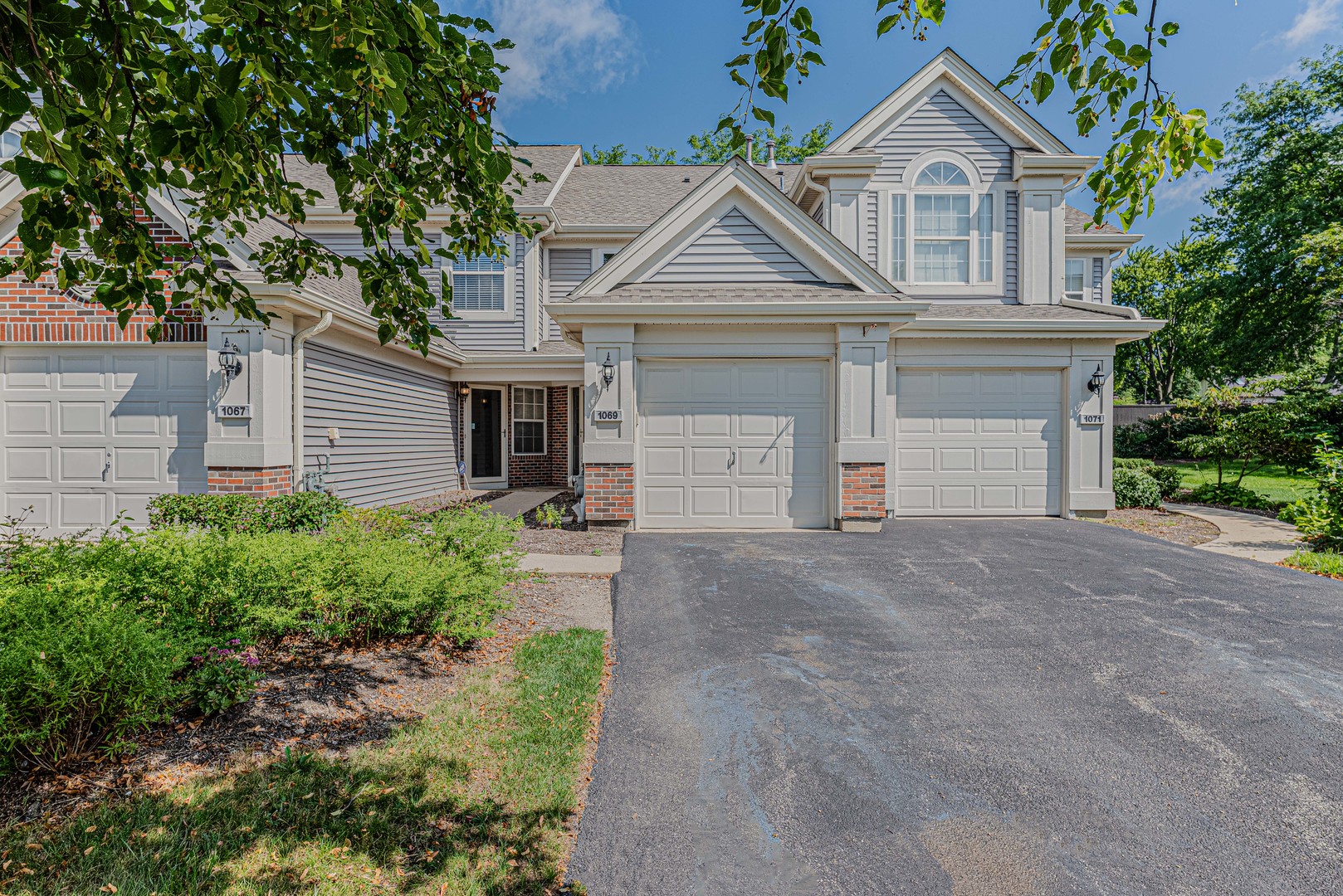 1069 Talbots Lane 1069 — photo