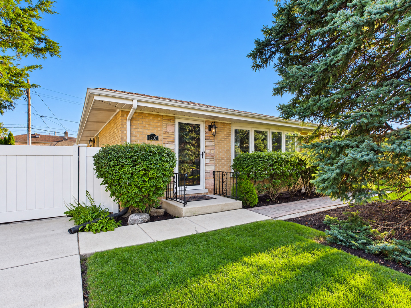 1507 Oakton Street — photo