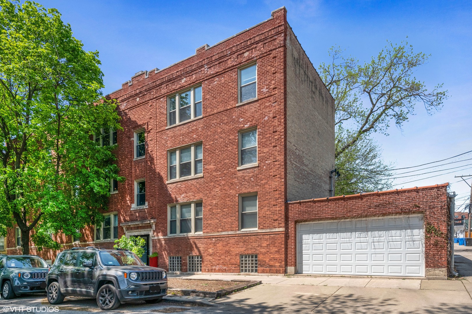 2314 W Byron Street 1 — photo