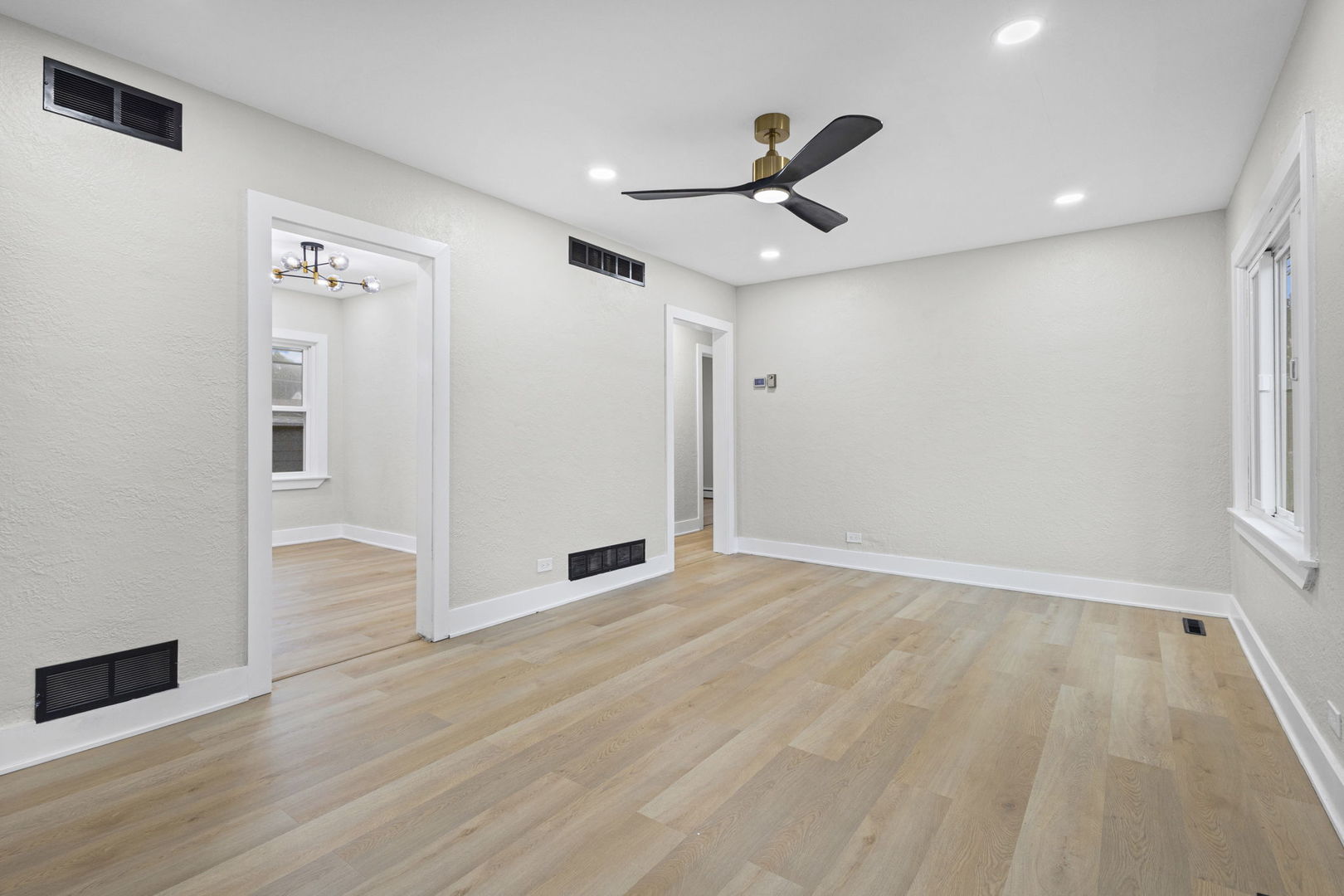 Home in Lansing, IL 60438 — photo 3