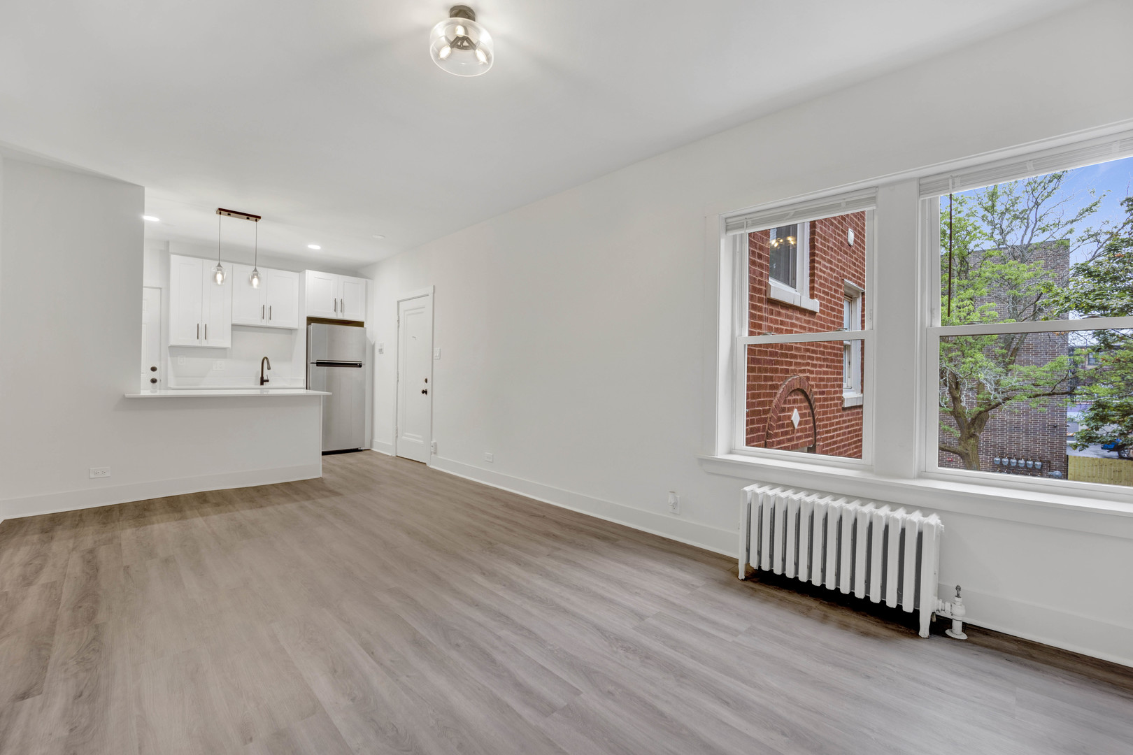 Home in Chicago, IL 60626 — photo 2