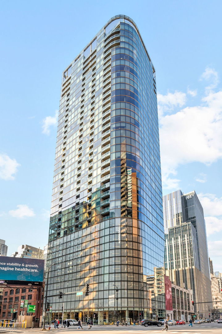 600 N Fairbanks Court Unit 1811 — photo