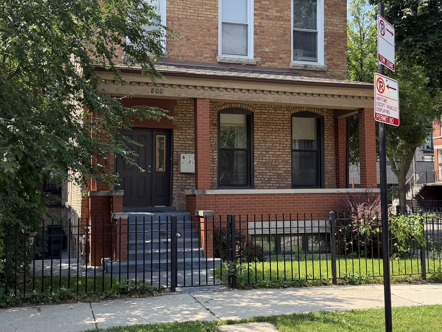 800 S Claremont Avenue Garden — photo