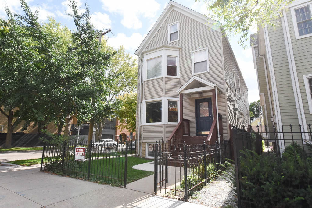 2101 W Montrose Avenue 2 — photo