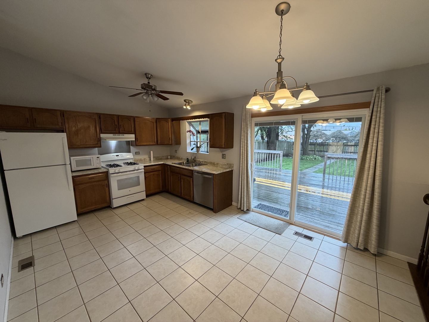 357 Pearson Circle, Naperville, IL 60563 — photo 2