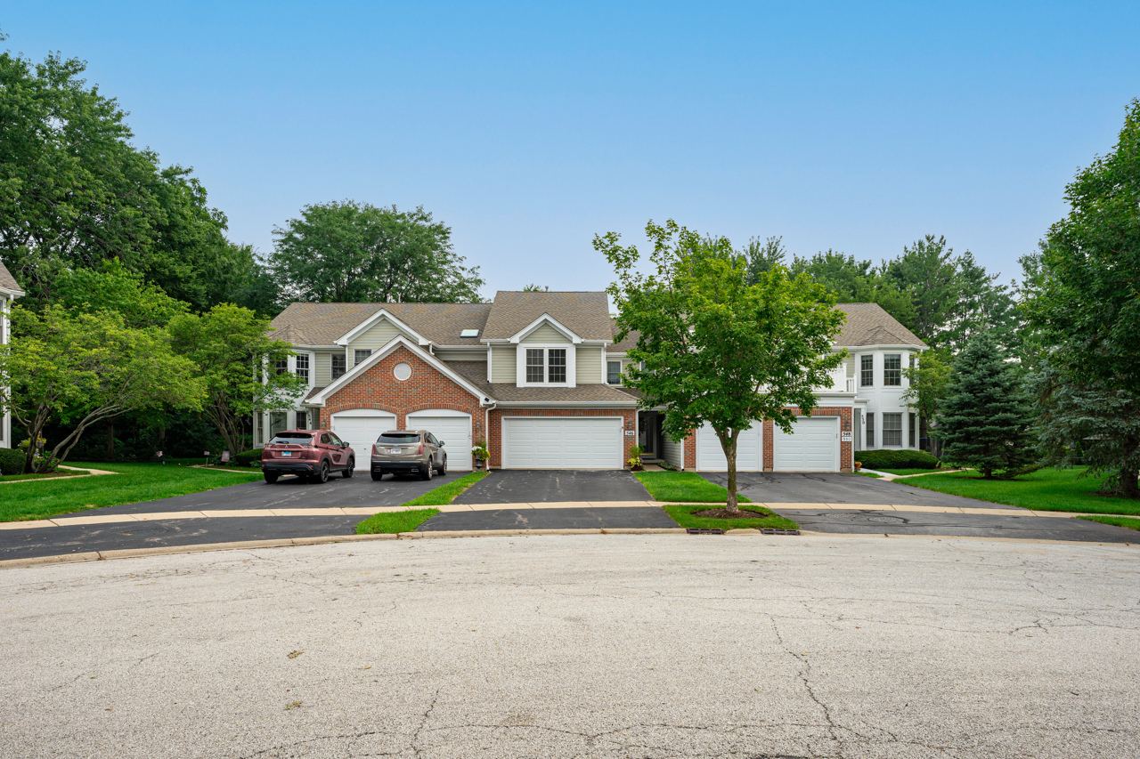 Home in Geneva, IL 60134 — photo 2