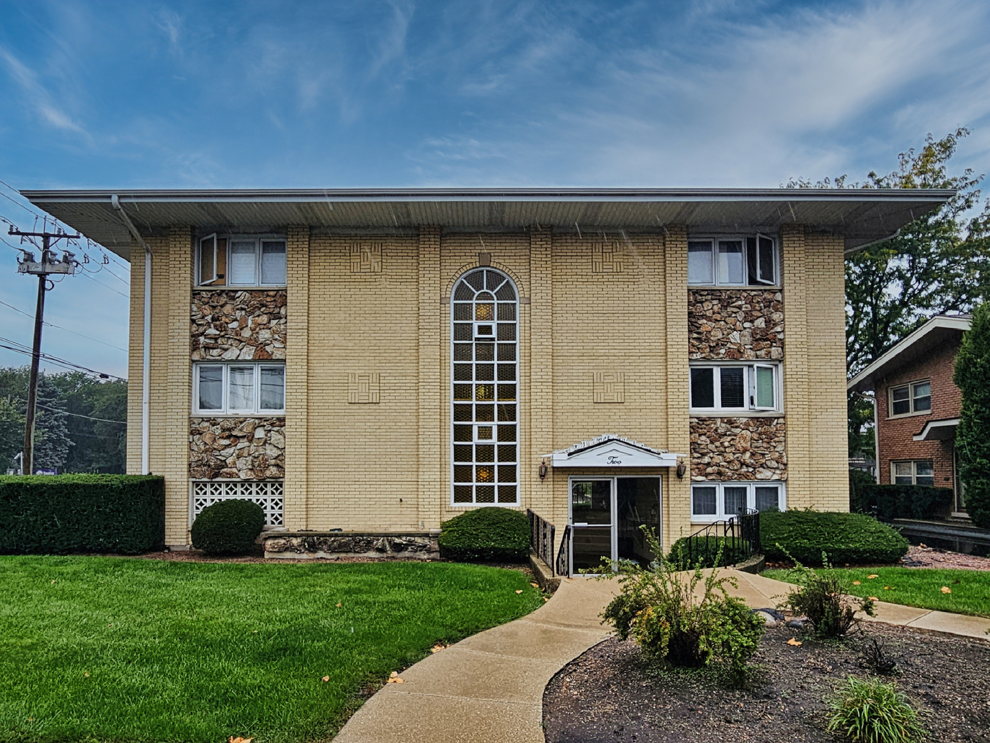2 N Dee Road 203 — photo