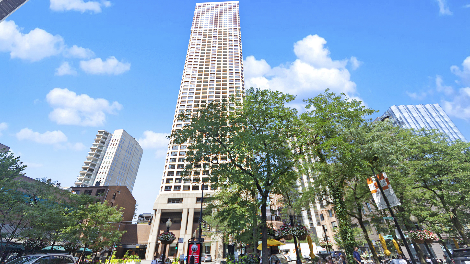 1030 N State Street 2Gh — photo