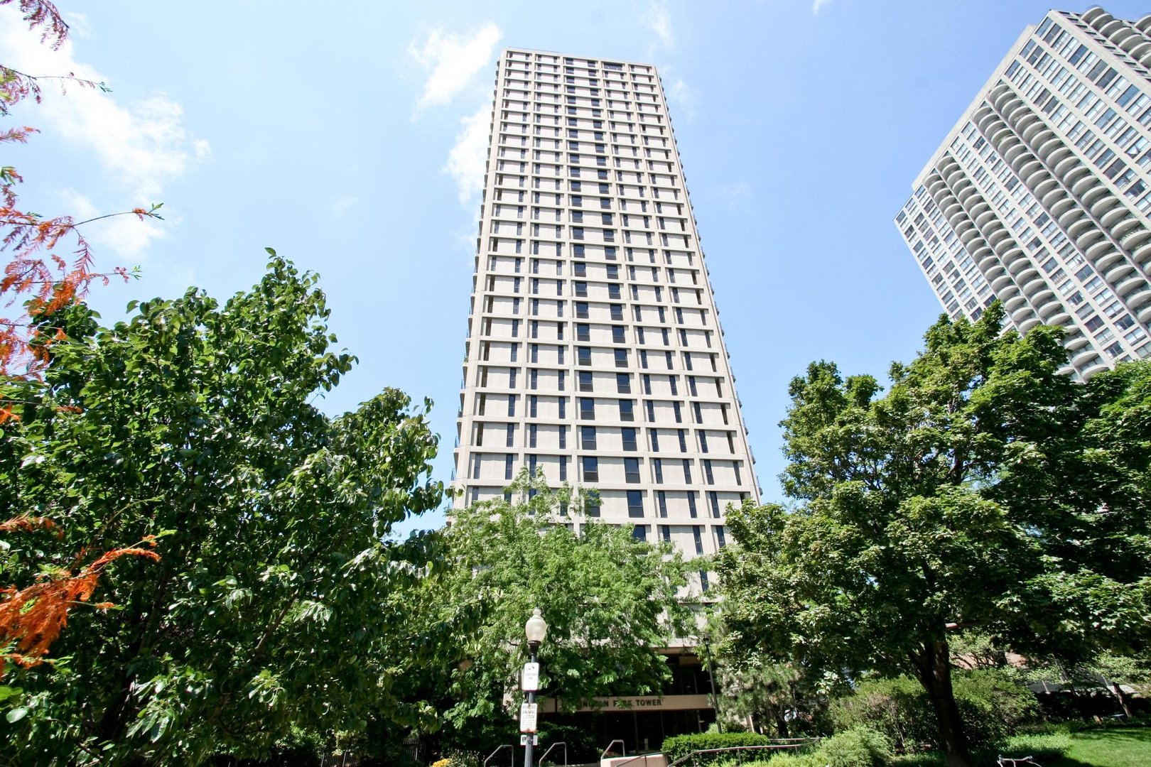 1960 N Lincoln Park West 2601 — photo