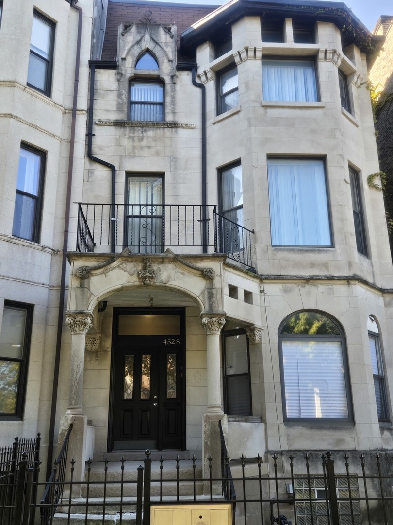4528 S Prairie Avenue Unit 1 — photo